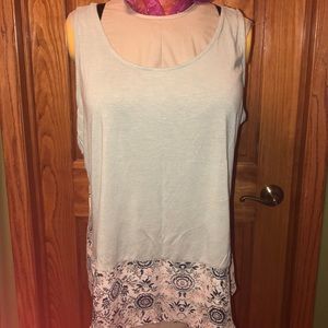 🌞$4 or 4/$10 Maurice’s Sz 1 plus tank top